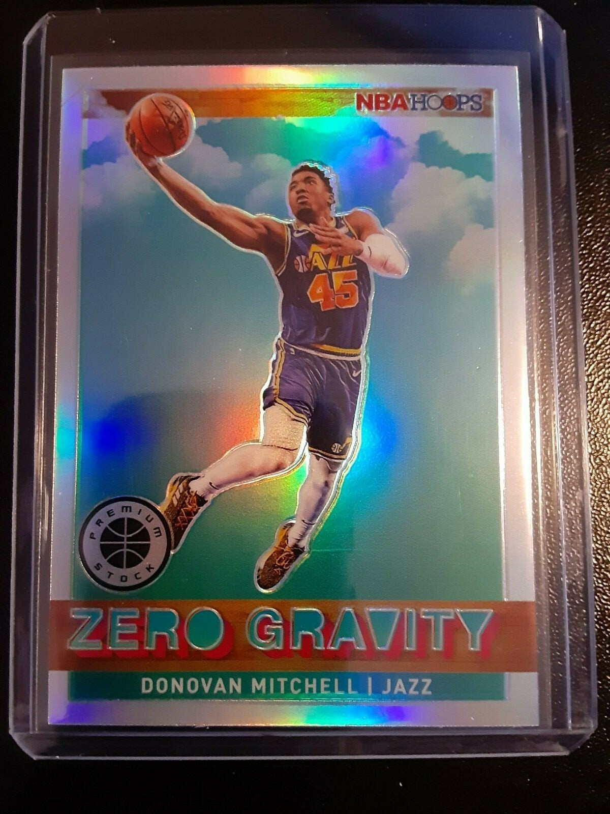 2019-20 NBA Hoops Premium Stock Silver Prizm Zero Gravity #8 - Donovan Mitchell