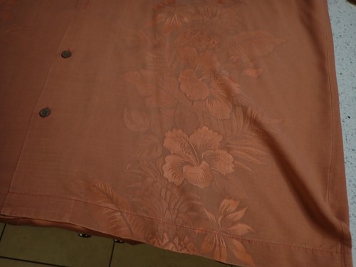 XXL Tommy Bahama 100% Silk button down shirt Coral Patterned Carved buttons NICE - Picture 2 of 8