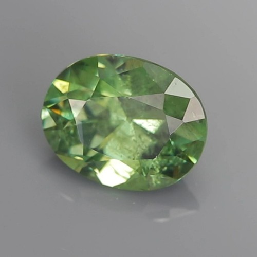 0,83 quilates - granate demantoide verde brillante natural de Namibia 23052972 - Imagen 2 de 4
