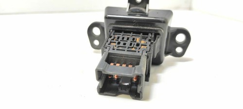 Nissan Almera Tino 2001 Switch Hazard Indicator 06016 UST55180 - Picture 4 of 4