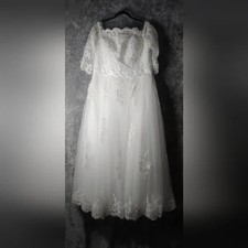 WHITE BRIDAL GOWN WITH 3/4 SLEEVES