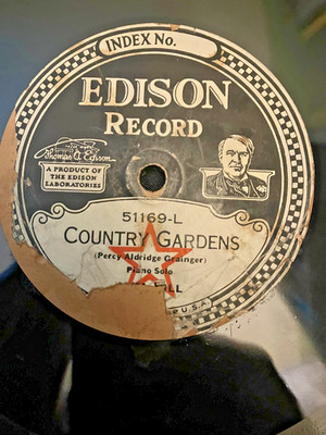 Edison Diamond Disc Record #51169 ''Country Gardens'' Piano Huston Ray