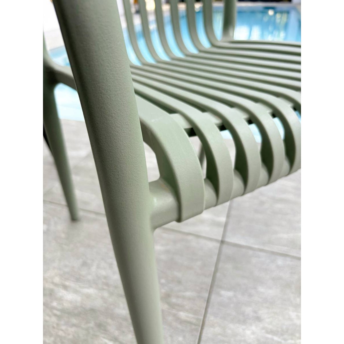 Fauteuils de jardin Tiago vert olive pour vos repas en terrasse - 4
