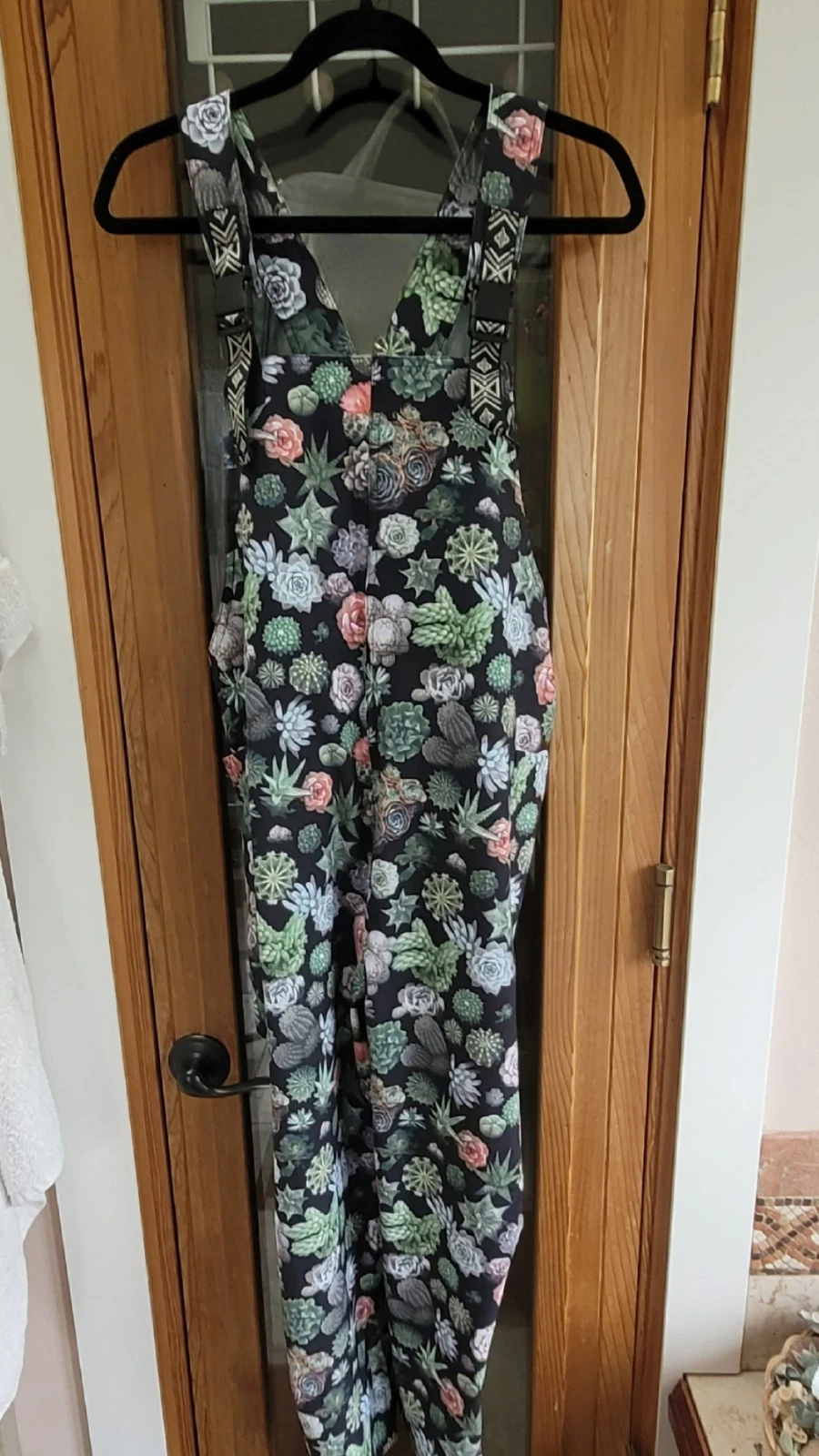 Kavu San Blas Greenhouse Overalls Womens' L Cactus Succulent Print 1 Piece | EUC
Opens in a new wind
