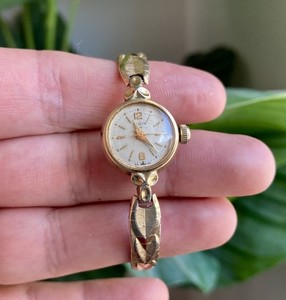 Authentic Vintage Elgin Ladies Dainty Mechanical Wrist Watch Gold Plated RUNS WELL 1950s