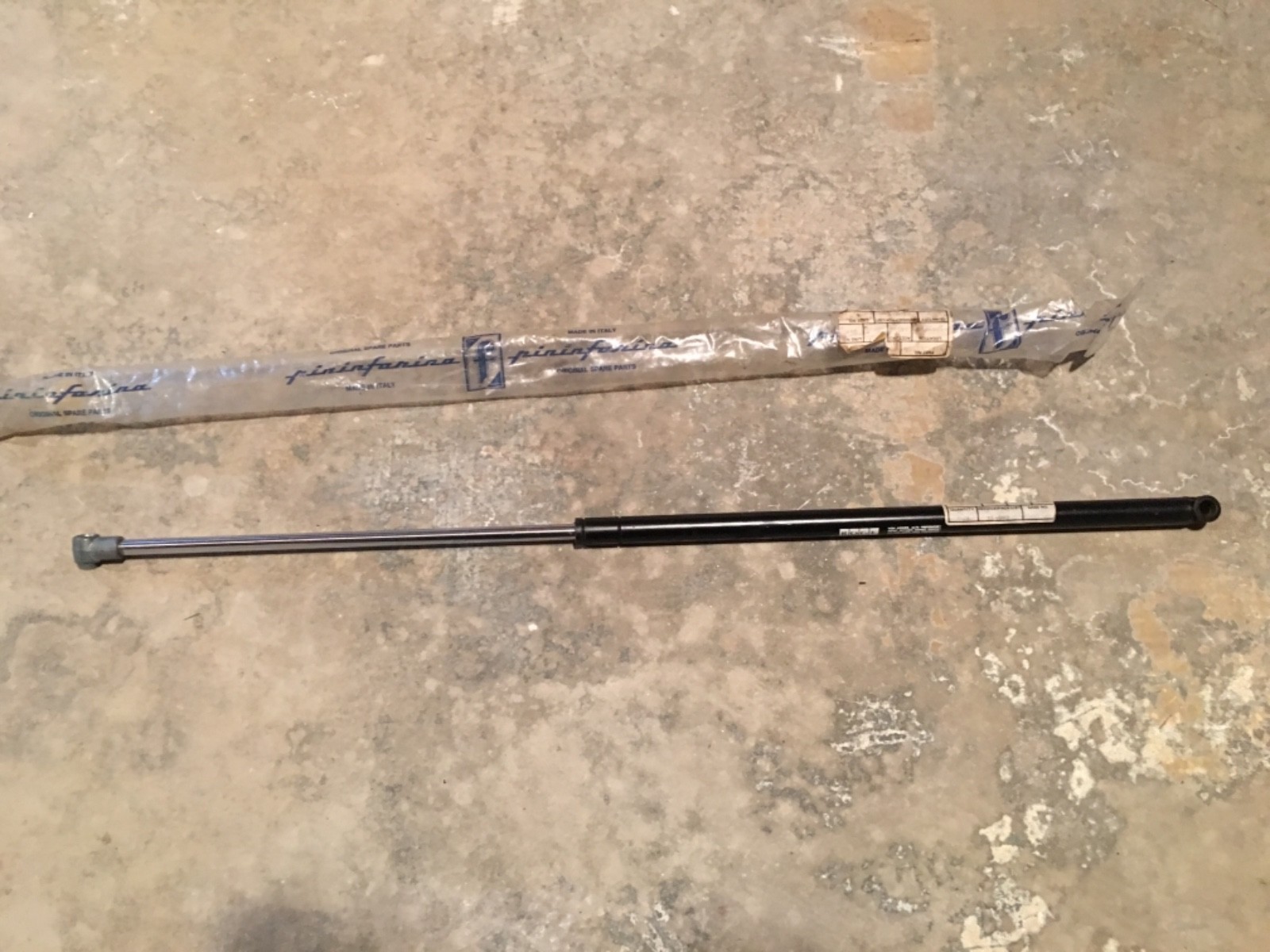 ferrari Daytona 365 GTB/4 hood strut