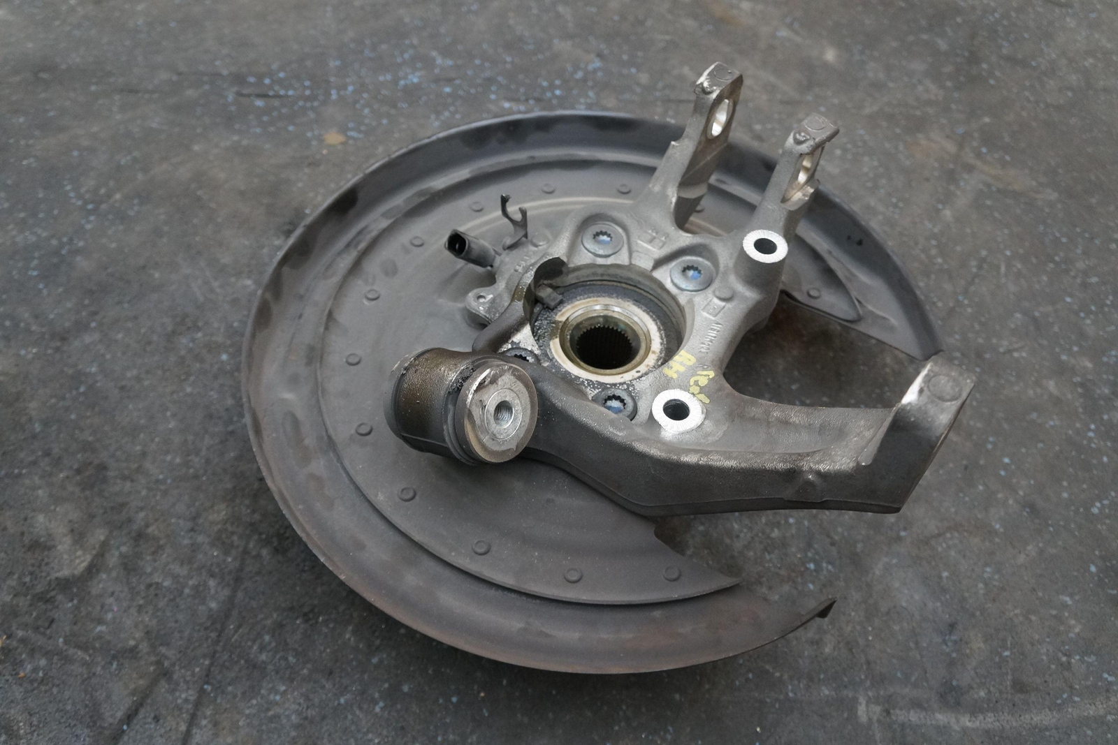Rear Right Spindle Knuckle Hub 3D0505436 OEM Bentley Continental Flying Spur GT