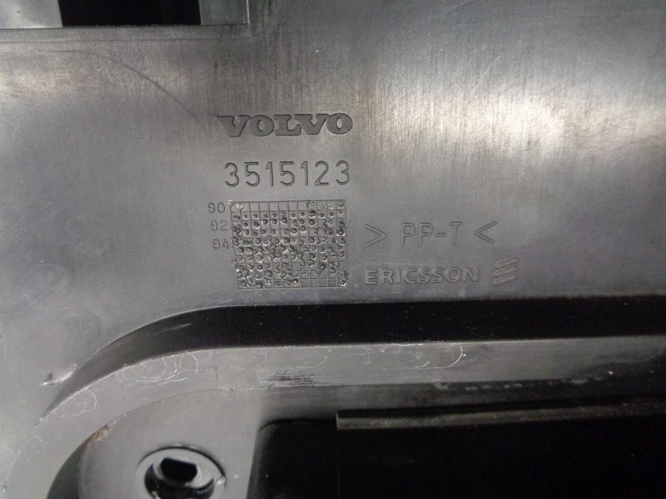 DK812339 1998-2004 VOLVO C70 EXTERIOR MOTOR CAJA FUSIBLES COMPARTIMENTO (3515123) OEM Foto 4 de 4