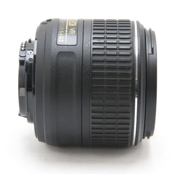 Nikon standard zoom lens AF-S DX NIKKOR 18-55mm f/3.5-5.6G VR II
