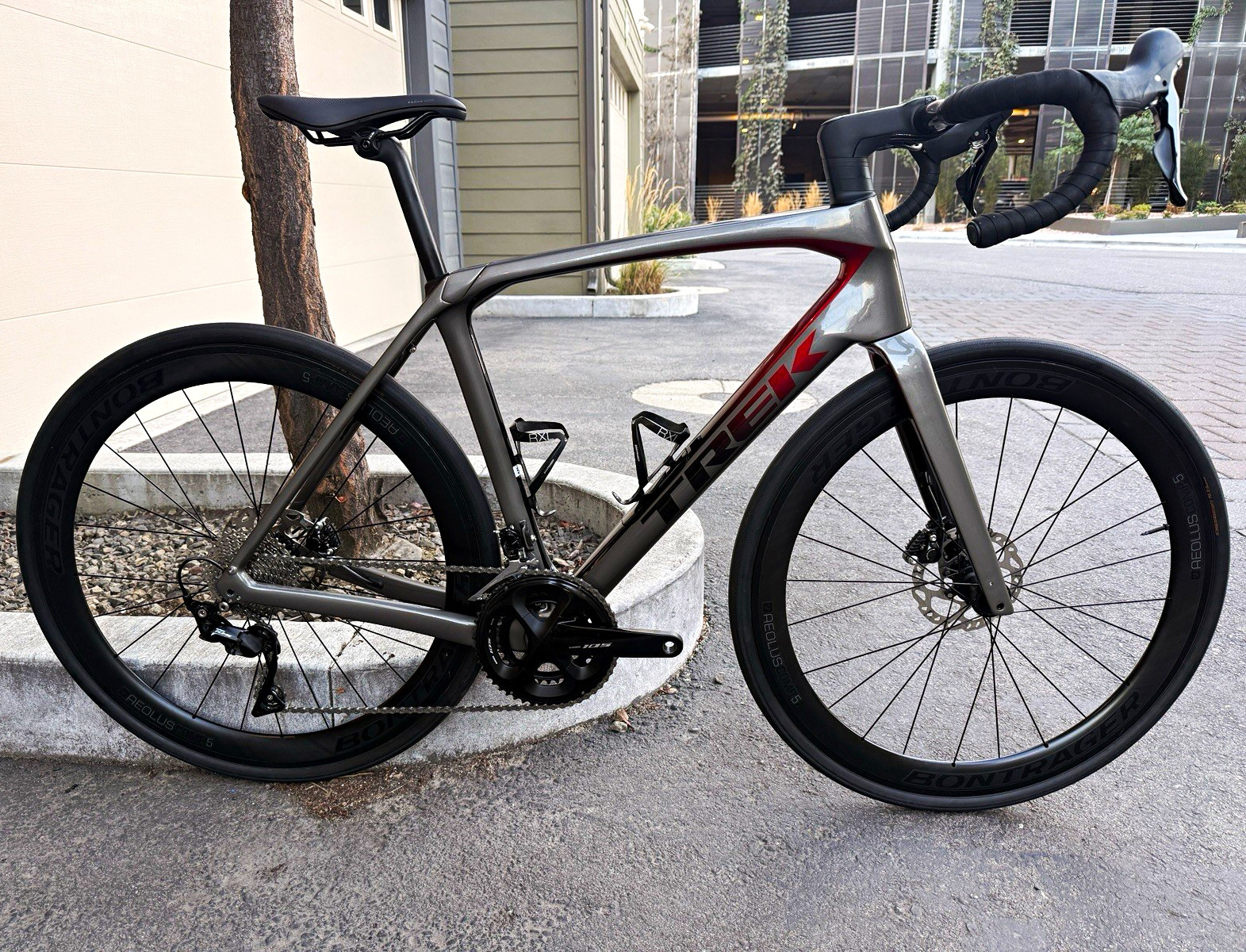 2024 Trek Domane SL 6 Carbon Road Bike 56cm Custom Build Up