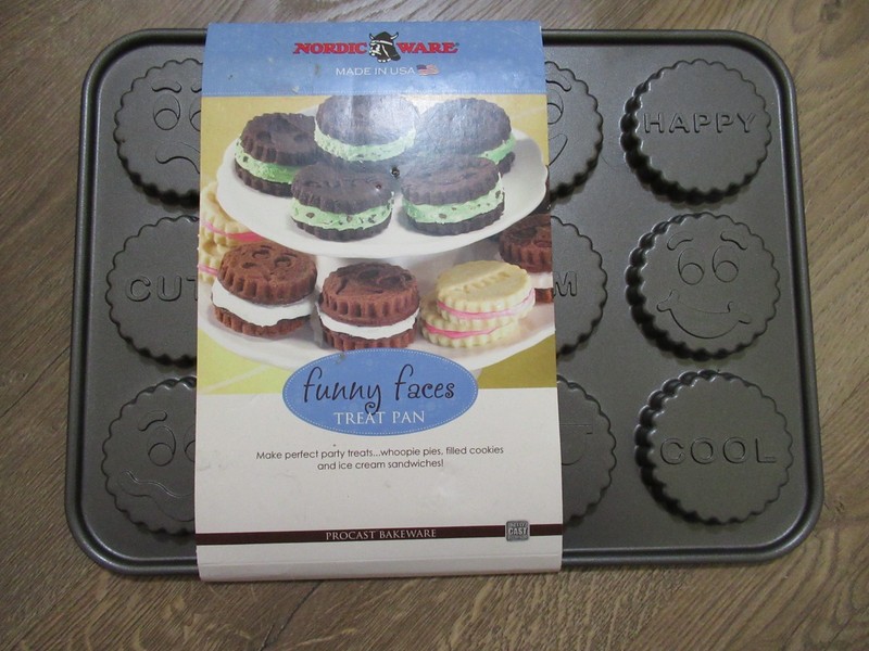 Brand New Nordic Ware Treat Pan Pro Cast Funny Faces Mold Bake Party