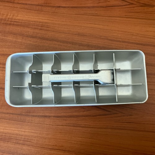 MCM vintage GE GENERAL ELECTRIC Mini Cube Aluminum 18 Hole Ice Cube Tray freezer