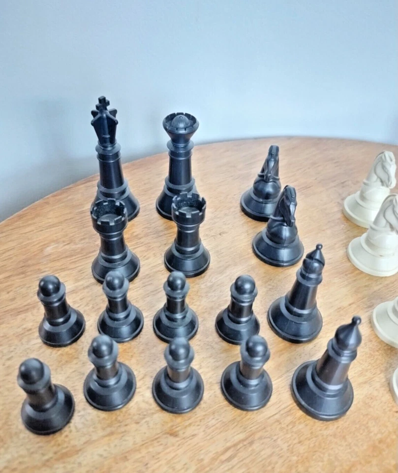 Black & White plastic replacement Chess Set Pieces Large 3" King *No Board* - Image 3 of 4
