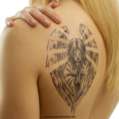 Azeeda 'Blessed' Temporäres Tattoo - Wasserfest, Hautfreundlich, Leicht Entfernbar, Für Festivals & Partys