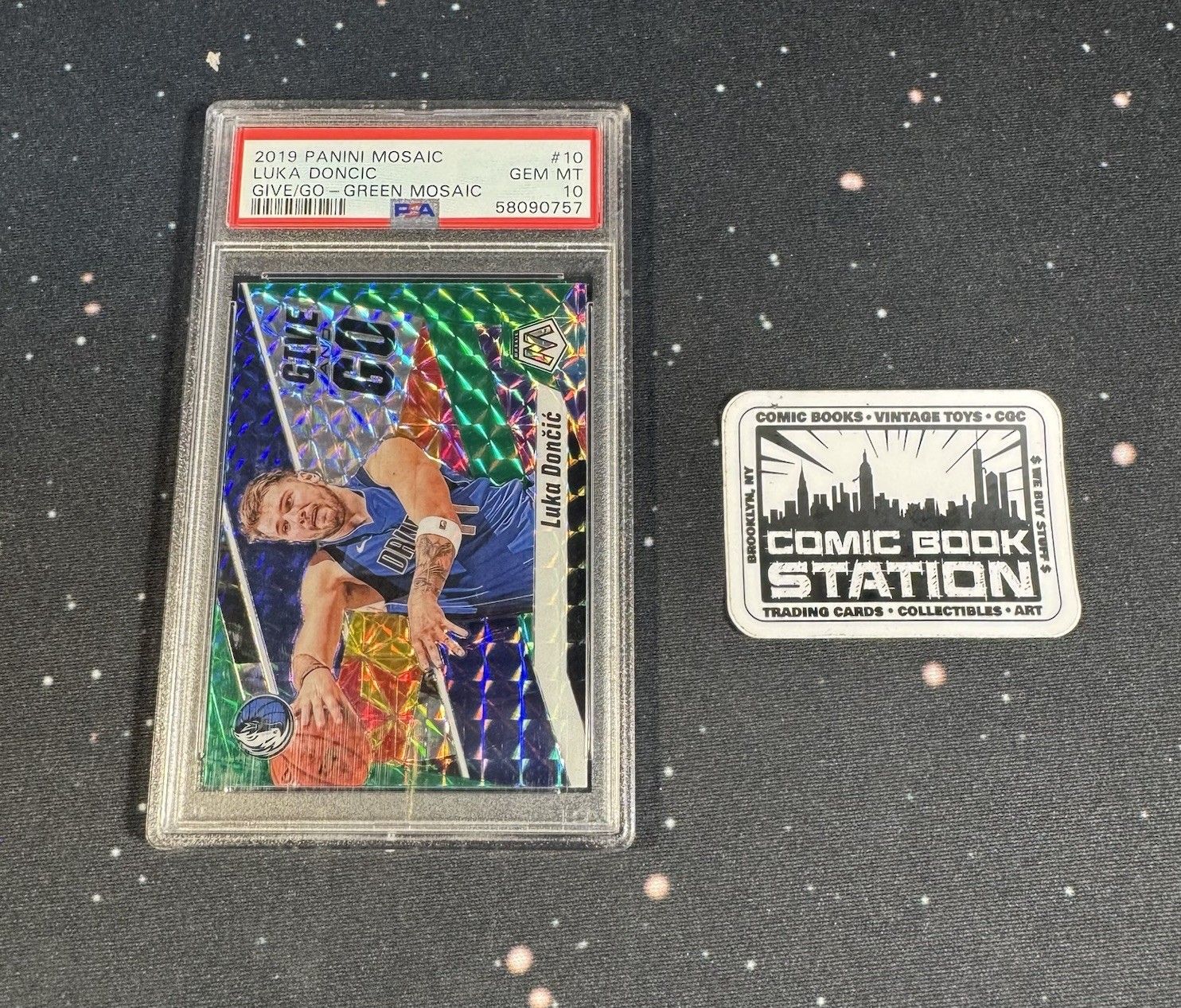 Luka Doncic #10 2019 Panini Mosaic Give/Go Green PSA 10 Gem Mt Mavericks GD