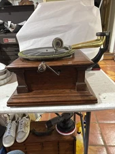 Victor Type D Phonograph Plays Well