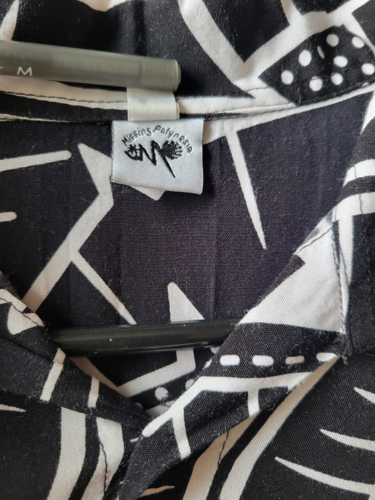 MISSING POLYNESIA Black & White Button Hawaiian A… - image 7