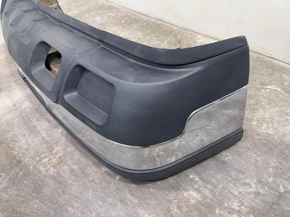 Panel de cubierta de parachoques delantero OEM Chevrolet Silverado 1500 2003-2007 Foto 2 de 4