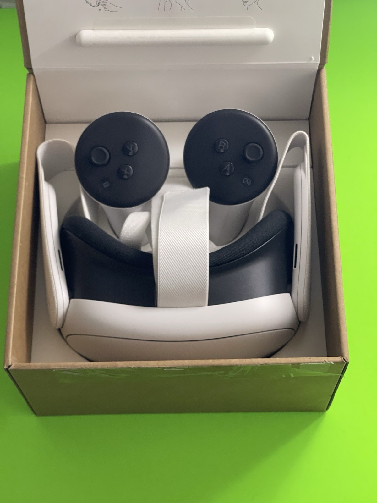 Meta Quest 3 128GB All-in-One VR Headset QUEST 3 W/ BOX