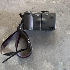Nikon Coolpix 990 compact digital camera (junk)