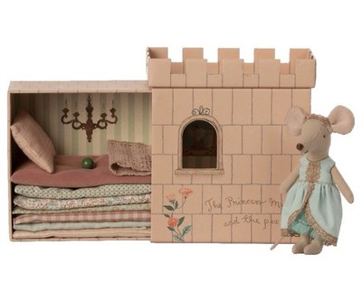 New Maileg Princess Big Sister Mouse & The Pea Set with Castle Gift Box Retired