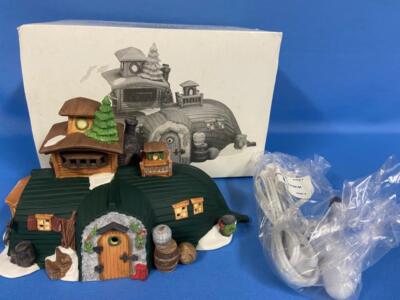 1989 Dept. 56 Dickens Village David Copperfield Peggotty s Seaside Cottage Green