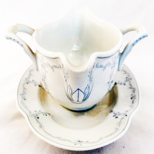 MIDINETTE by Kaiser Gravy Boat Attached Stand made in Germany NEW NEVER USED - Picture 2 of 12
