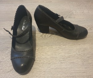 black work heels with strap