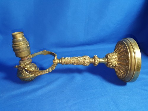 Lovely Antique Decorative Ormolu Gimbal Lamp Needs Re-Wiring - Picture 3 of 12