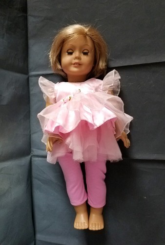 American Girl Short Blonde Hair and Brown Eyes 18" and Tees book set - Picture 8 of 12
