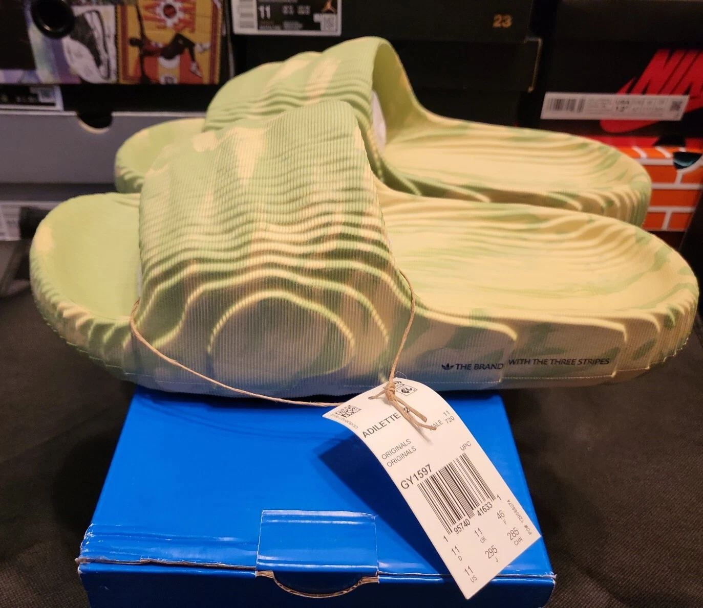 Adidas Adilette 22 Slides ""Magic Lime Desert Sand"" da uomo taglia 11 (made yeezy pad)