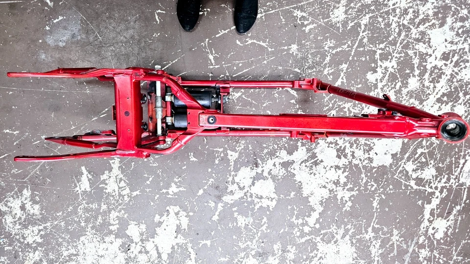 Harley Softail CVO 2006 cuadro principal chasis amortiguadores rectos brazo oscilante Foto 2 de 4