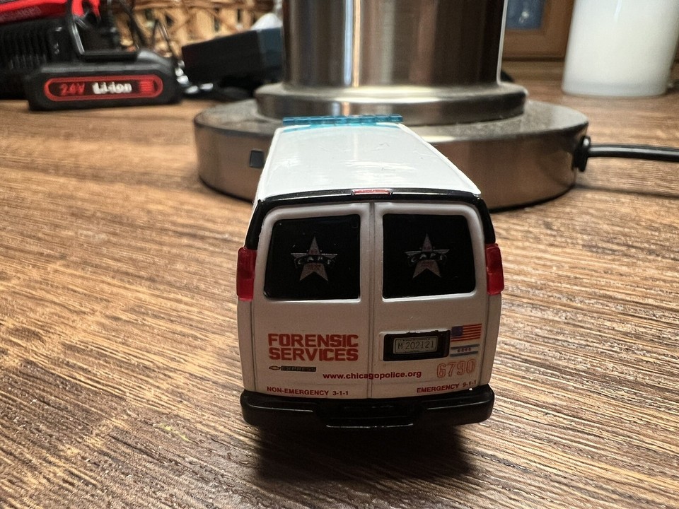 596 Model 1/64 Chicago Police Forensic Services Chevy Express Van