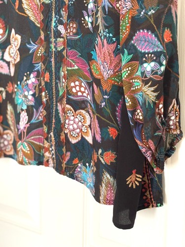 JOHNNY WAS Workshop Damen mühelos schwarz Seide bestickt Blumen Boho Top XS - Bild 3 von 15