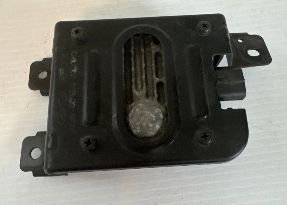 2015 - 2018 Kia Sorento Cruise Control Distance Sensor 96400C6010 OEM K0112 - Image 3 of 4