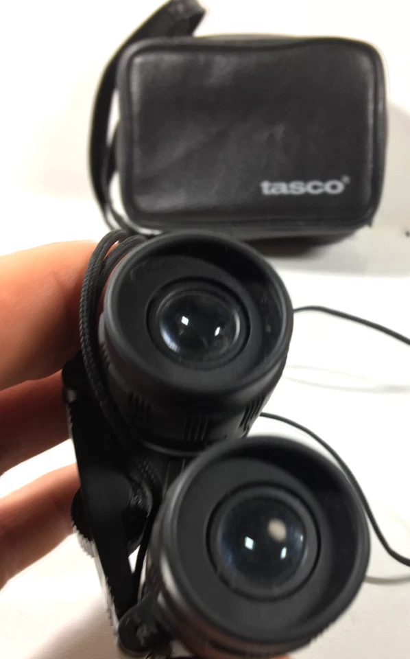 Tasco Binoculars 8x21 Model 165RB 367FT/1000YDS With Case (Broken Zipper) - Image 3 of 4