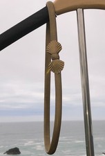 STRETCH BELT : Gold-tone METAL with a DOUBLE SEASHELL CLASP - Vintage