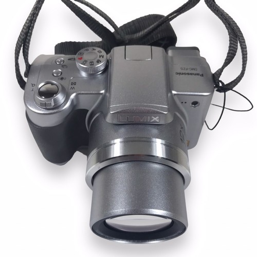 Panasonic LUMIX DMC-FZ5 5.0MP Digital Camera from 2005 - Picture 7 of 9