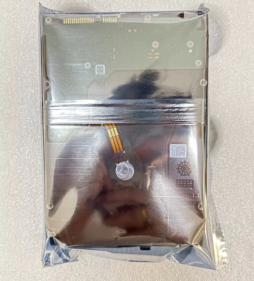 For Seagate IronWolf ST14000VN0008 14TB 3.5" SATA 7200rpm Internal HDD NAS 256MB - Image 3 of 3