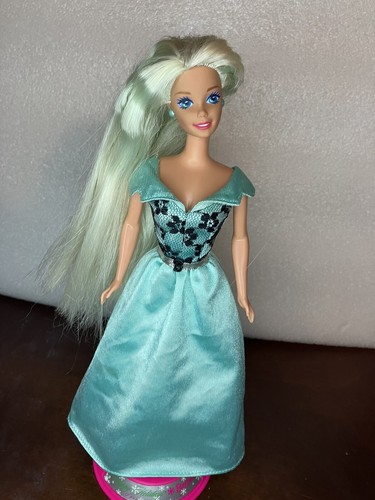 Vintage 1995 Foam N’ Color blau blonde Puppe neu gekleidet total lange Haare 15099 Grübchen