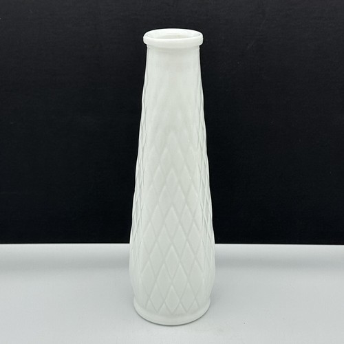 EO Brody Milk Glass Vase 8 Panel M-147 Quilted Diamonds Cleveland 9" Vintage - Picture 4 of 9