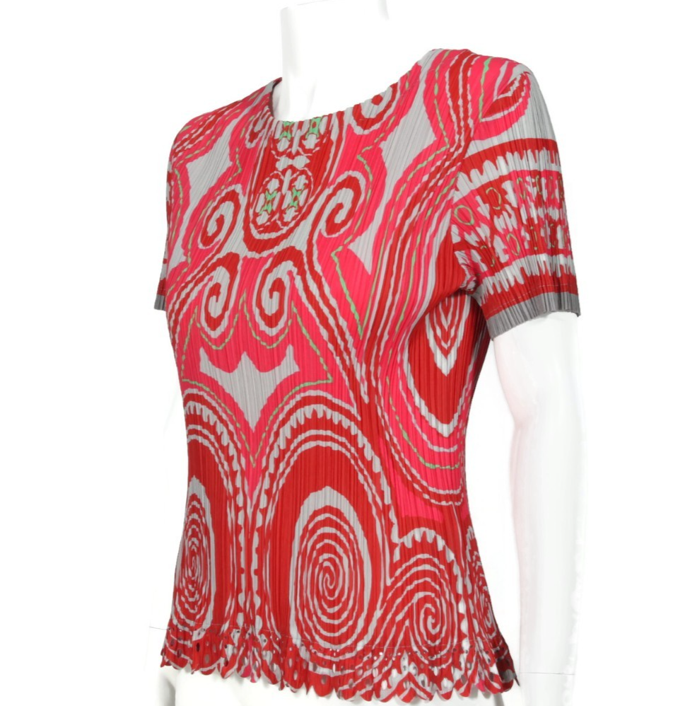 ISSEY MIYAKE FETE Swirling Red Gray Pleated Short Sleeve Top