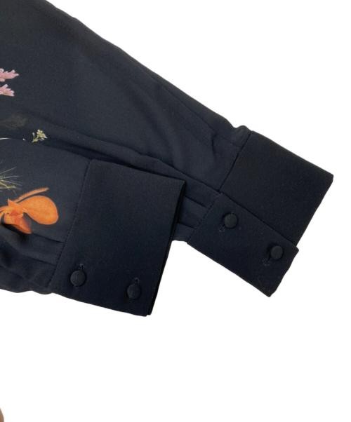 Ameri                    UND 2WAY DARIA V NECK bl… - image 4