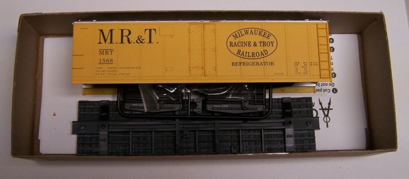 Milwaukee Racine & Troy HO Scale Accurail Steel Reefer Special Run NIB