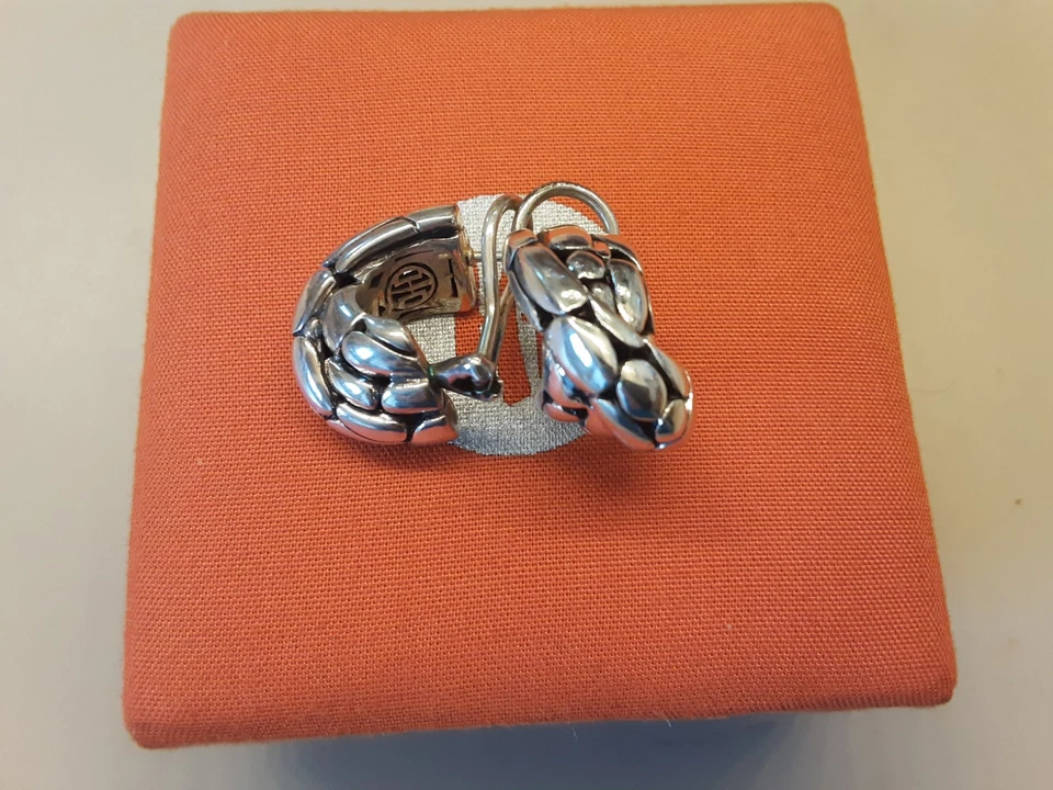 Pendientes de aro John Hardy de plata esterlina cruzados Kali cruzados Omega traseros Foto 2 de 4