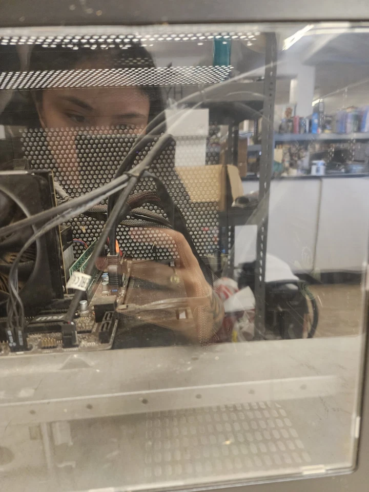 Thermaltake Core V21 Cube Gaming Computer Case W/ Asus GEFORCE GTX750 Ti . - Image 3 of 4