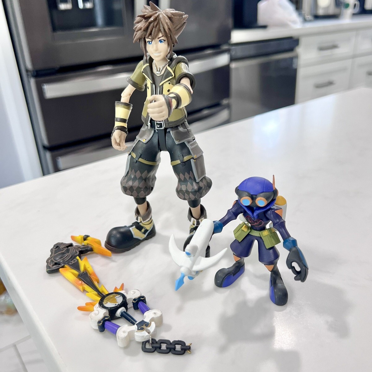 Guardian Form Sora w/Air Soldier Figure Kingdom Hearts III Diamond