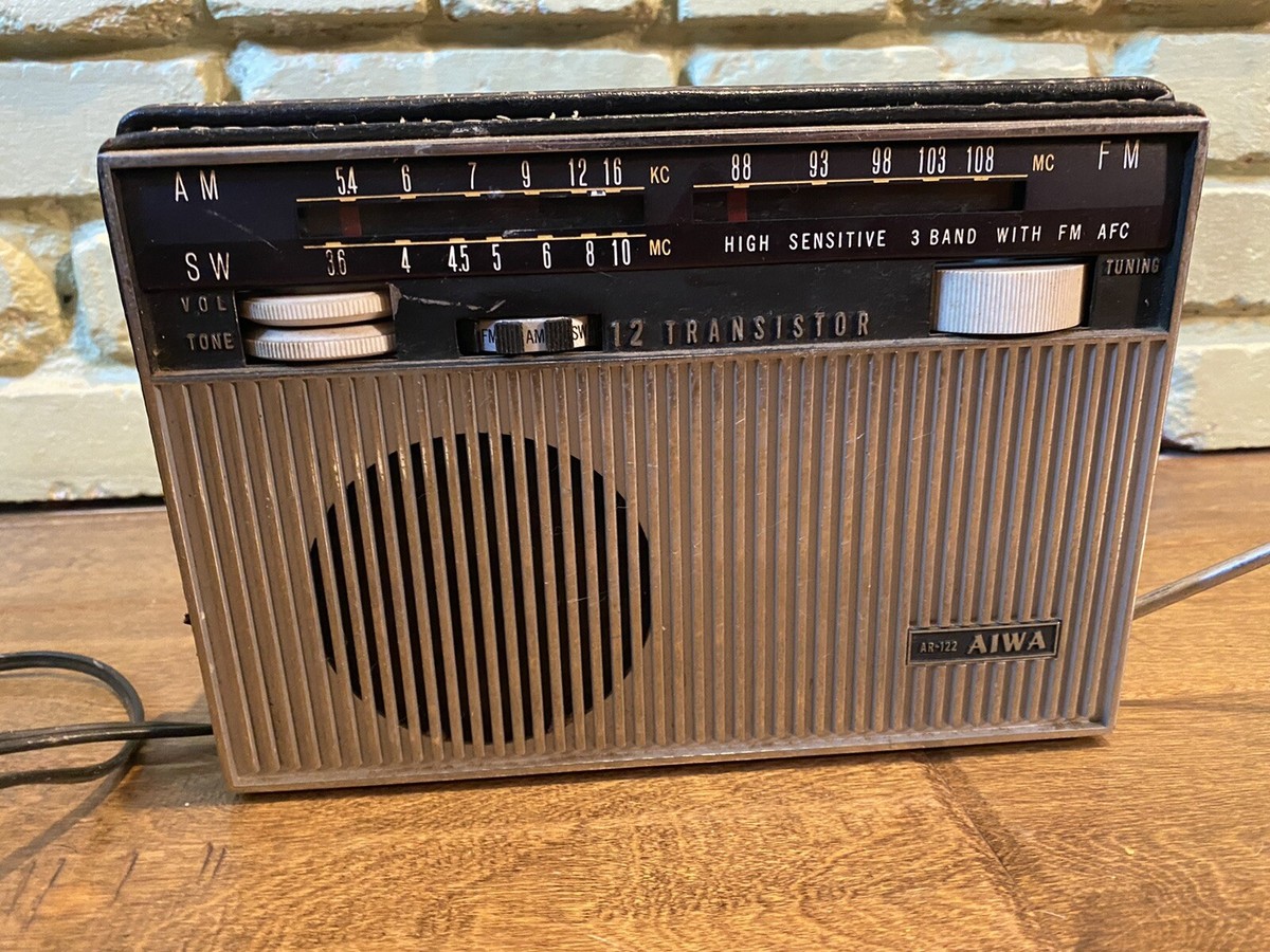 Vintage 60's Aiwa AR-122 12 Transistor Radio Leather Case Japan
