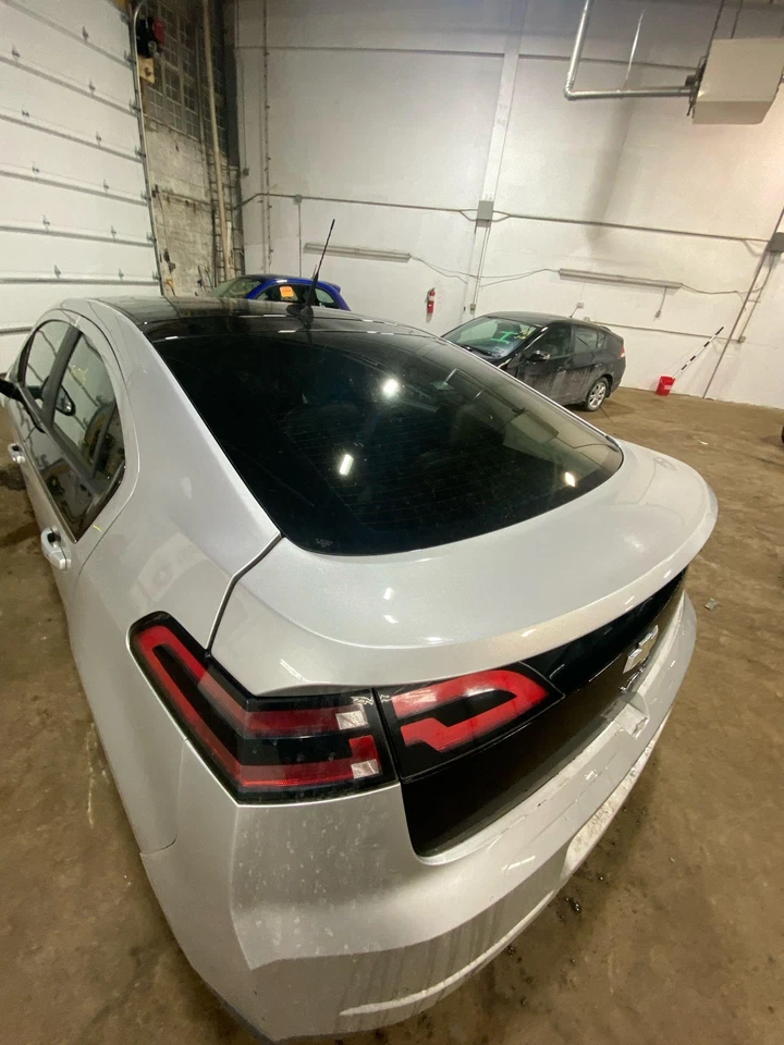 (LOCAL PICKUP ONLY) 11 12 13 14 15 CHEVY VOLT Trunk Decklid Tailgate - Image 3 of 4