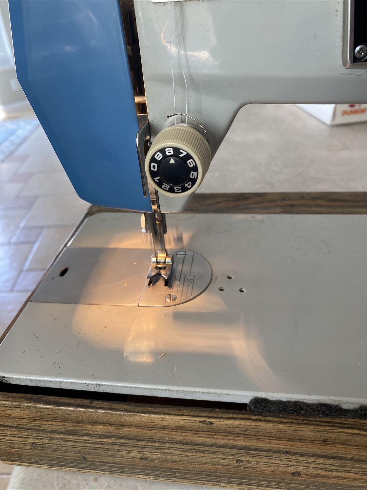 Vintage Used Dressmaker DeLuxe ZigZag S3000 25305 Sewing Machine